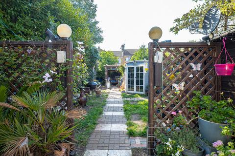 3 bedroom semi-detached house for sale, Honiton Road, Southend-on-sea SS1