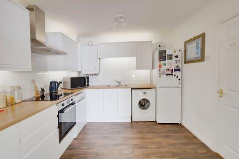 2 bedroom apartment for sale, Glendale Gardens, Leigh-on-sea SS9