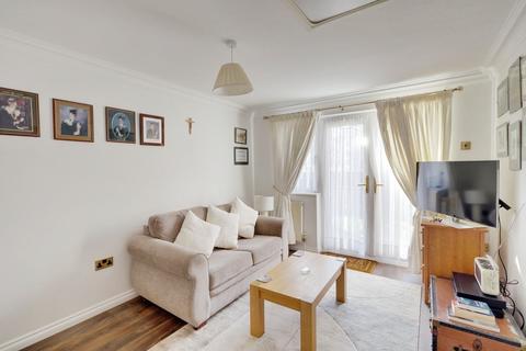 2 bedroom apartment for sale, Glendale Gardens, Leigh-on-sea SS9