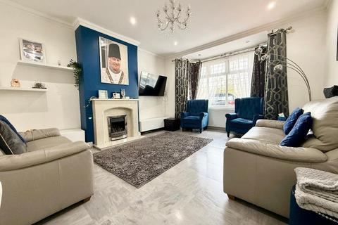 4 bedroom semi-detached house for sale, Old Bedford Road, Old Bedford Road Area, Luton, Bedfordshire, LU2 7HN
