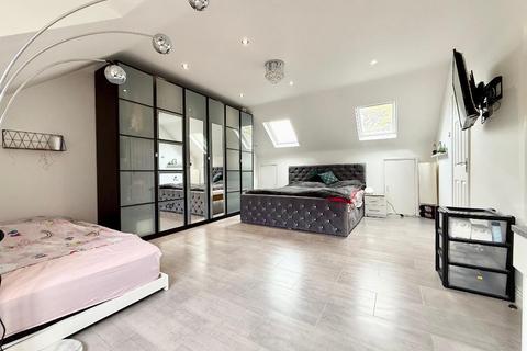 4 bedroom semi-detached house for sale, Old Bedford Road, Old Bedford Road Area, Luton, Bedfordshire, LU2 7HN