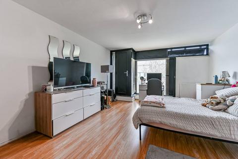 Studio to rent, Broadfield Lane, Camden, London, NW1