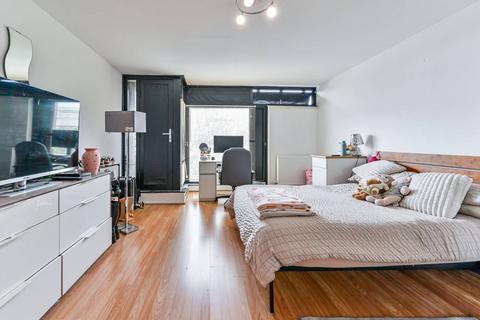 Studio to rent, Broadfield Lane, Camden, London, NW1