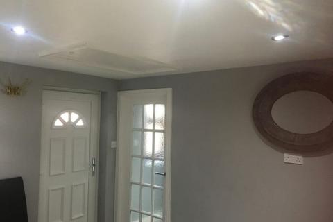Studio to rent, Balfour Road, Ilford