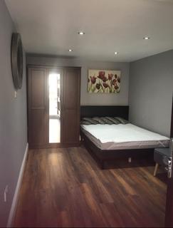 Studio to rent, Balfour Road, Ilford