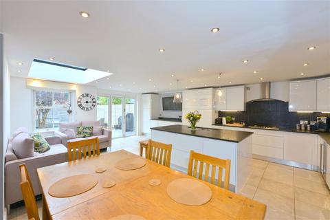 4 bedroom townhouse for sale, Oakley Manor Gardens, Belle Vue, Shrewsbury