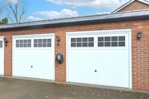 4 bedroom townhouse for sale, Oakley Manor Gardens, Belle Vue, Shrewsbury