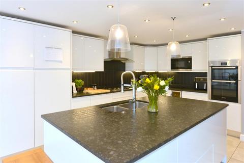 4 bedroom townhouse for sale, Oakley Manor Gardens, Belle Vue, Shrewsbury
