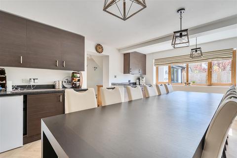3 bedroom detached bungalow for sale, Malmesbury Road, Chippenham
