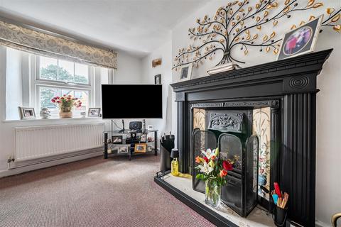 3 bedroom end of terrace house for sale, Malmesbury Road, Chippenham