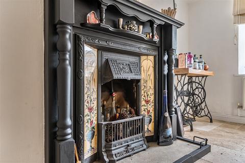 3 bedroom end of terrace house for sale, Malmesbury Road, Chippenham