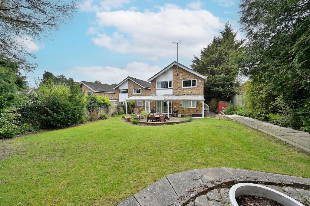 Detached house exterior, garden