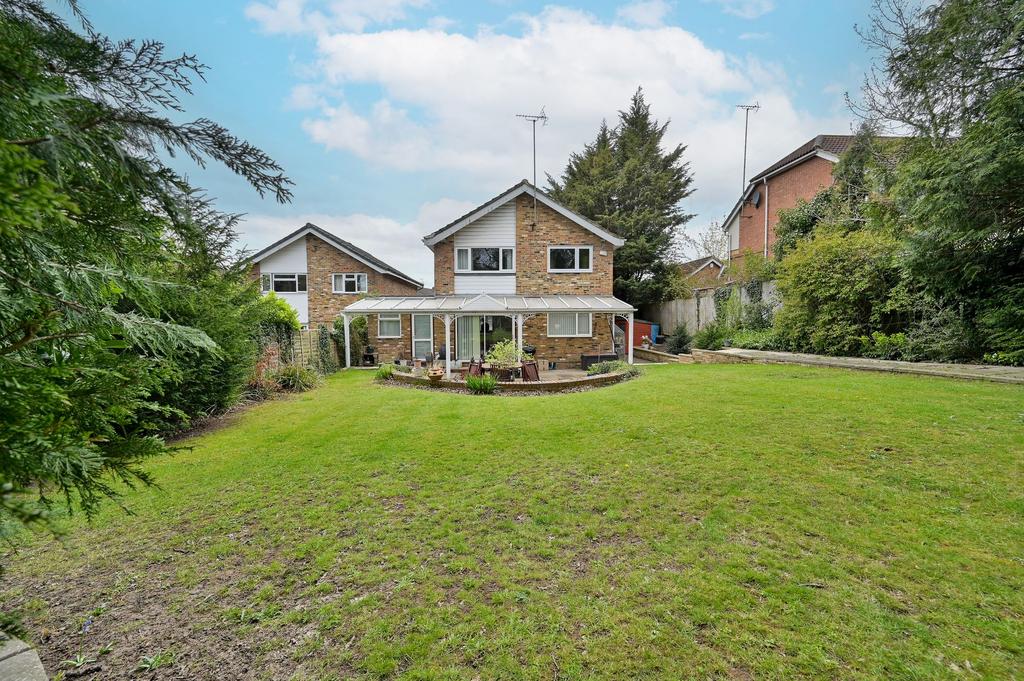 Detached house exterior, garden