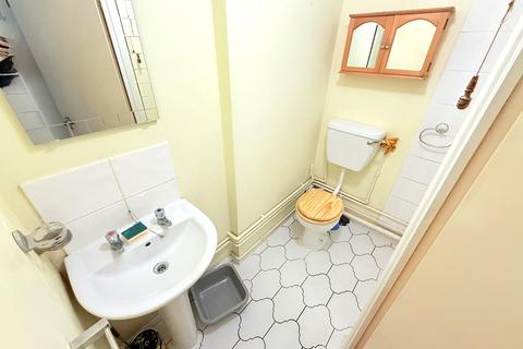 Studio for sale, Shurland Avenue, Barnet EN4