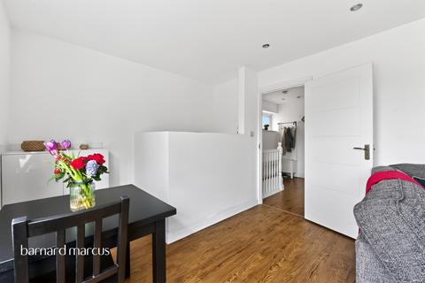 2 bedroom flat for sale, Boston Road, London