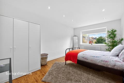 2 bedroom flat for sale, Boston Road, London