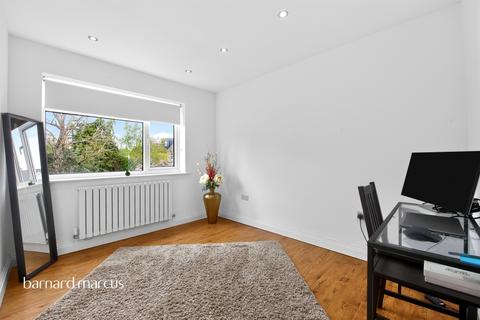 2 bedroom flat for sale, Boston Road, London