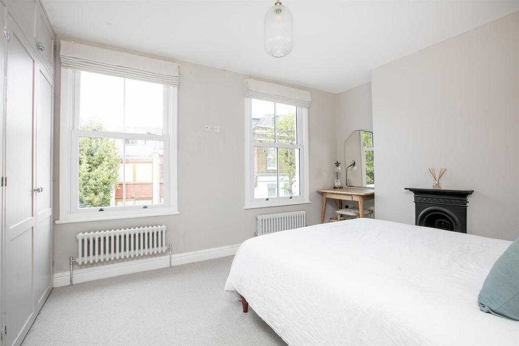 Bedroom, fireplace