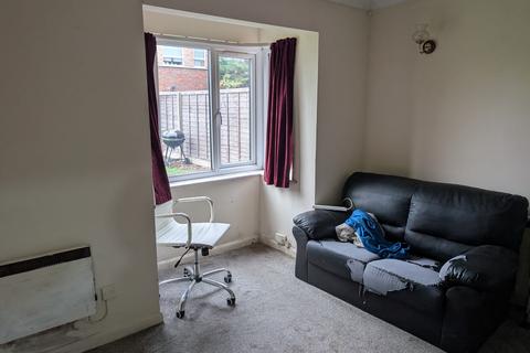 Studio to rent, Twin Oaks Court, Uxbridge, Greater London, UB8