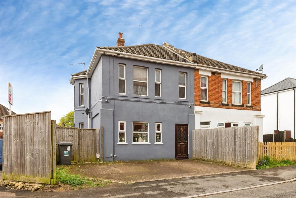 3 bedroom semi-detached house for sale