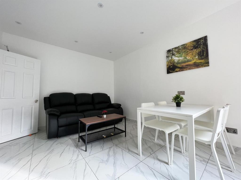 Cyfarthfa Street, Cardiff CF24 - View 2
