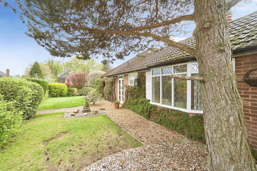 2 bedroom semi-detached bungalow for sale