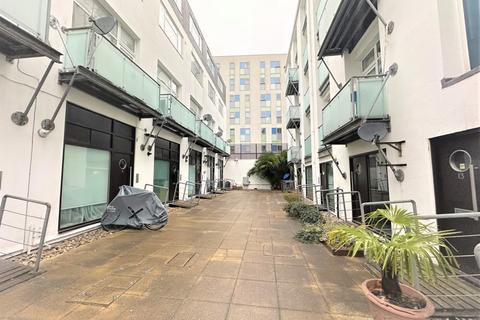 2 bedroom apartment to rent, Empire Square, N7