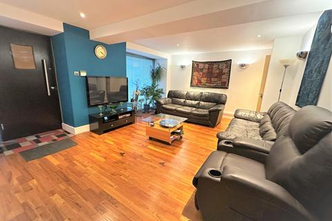 2 bedroom apartment to rent, Empire Square, N7