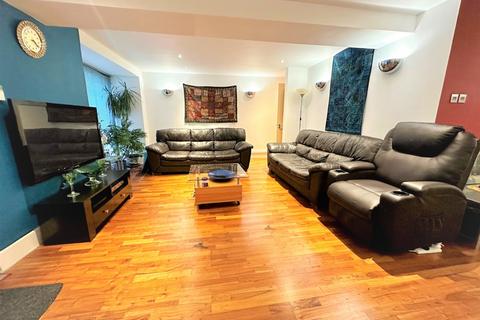 2 bedroom apartment to rent, Empire Square, N7