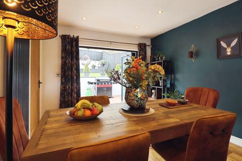 3 bedroom detached house for sale, Main Road, Llantwit Fardre, Pontypridd