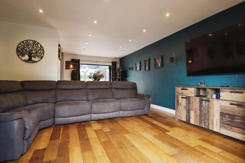 3 bedroom detached house for sale, Main Road, Llantwit Fardre, Pontypridd
