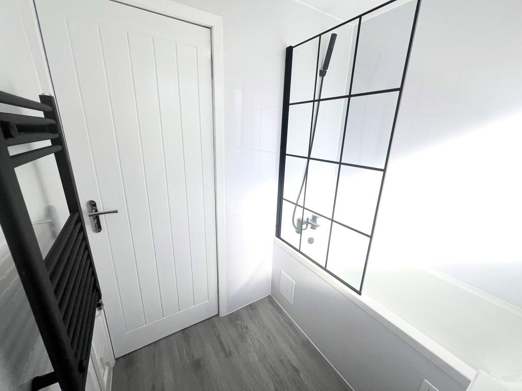 Apartment in East Kilbride - More
