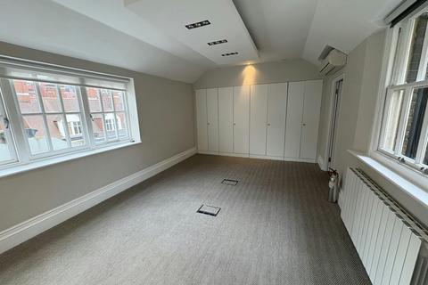 Office to rent, 63A South Audley St London W1K 2QS