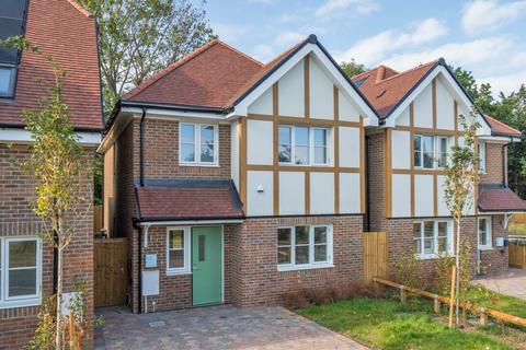 Willamette Close, Oregon Square, Orpington, BR6