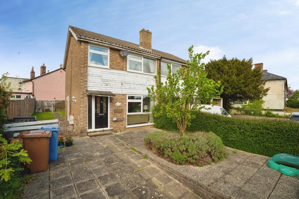 3 bedroom semi-detached house for sale