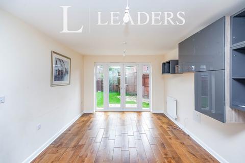 3 bedroom detached house to rent, Mayflower Street, Buckingham, Buckinghamshire, MK18