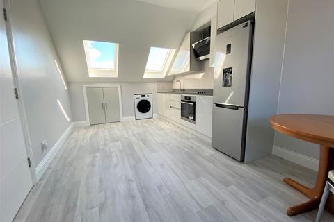 1 bedroom flat to rent, Fairmead Crescent, Edgware, HA8