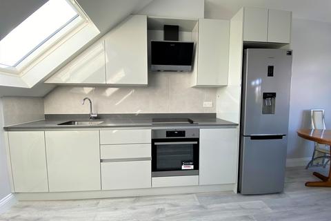 1 bedroom flat to rent, Fairmead Crescent, Edgware, HA8