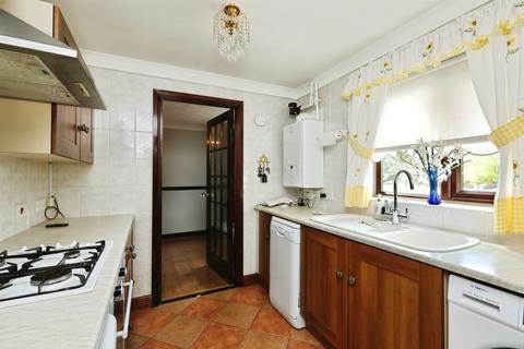 2 bedroom detached bungalow for sale, Thornhill Road, Harworth, Doncaster