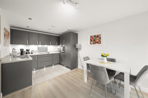 2 bedroom apartment for sale, Perkins Gardens, Uxbridge UB10