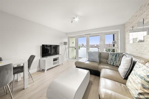2 bedroom apartment for sale, Perkins Gardens, Uxbridge UB10