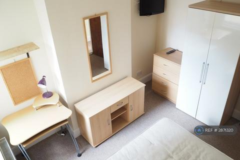 3 bedroom terraced house to rent, Beatrice Road, Southsea, PO4