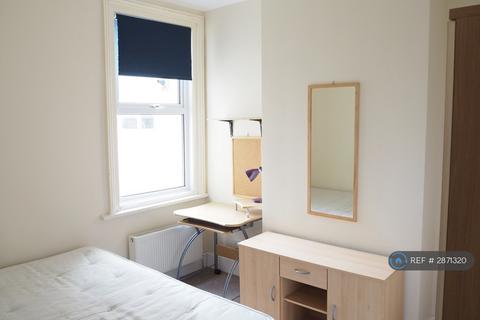 3 bedroom terraced house to rent, Beatrice Road, Southsea, PO4