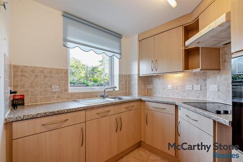 1 bedroom apartment for sale, Benedict Court, Western Avenue, Newbury, Berkshire, RG14 1AR