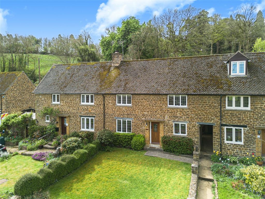 Court Close, Banbury OX17 3 bed terraced house for sale - £360,000