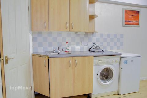 1 bedroom in a house share to rent, Glamorgan Close, Mitcham, CR4