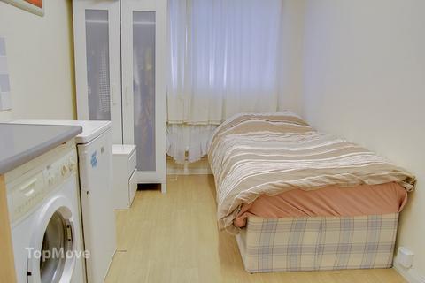 1 bedroom in a house share to rent, Glamorgan Close, Mitcham, CR4