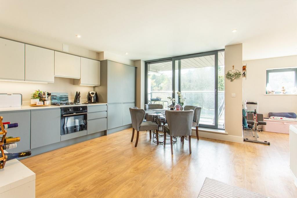 2 bedroom flat for sale