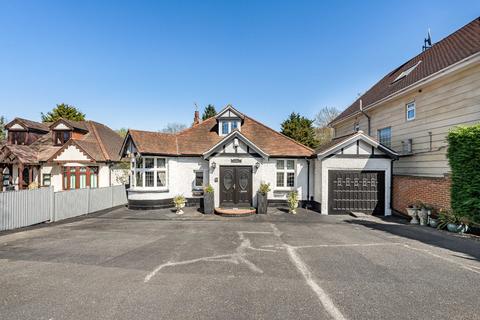 4 bedroom detached house for sale, Park Avenue, Enfield, EN1
