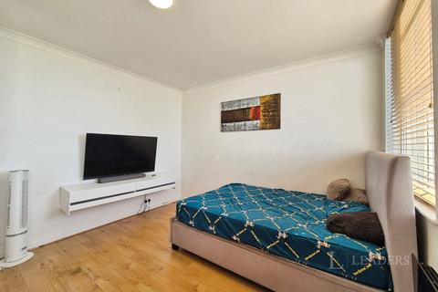 1 bedroom in a flat share to rent, Durrant Court, Brook Street, Chelmsford, CM1
